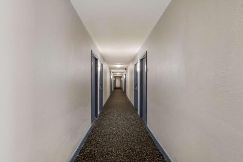 Econo Lodge Cherry Point - image 6