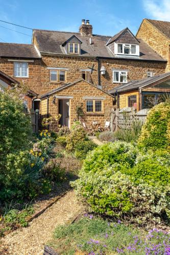 Sweetheart Cottage - Cosy 2 Bed in The Cotswolds! in Svalklifa