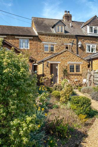 Sweetheart Cottage - Cosy 2 Bed in The Cotswolds! in Svalklifa