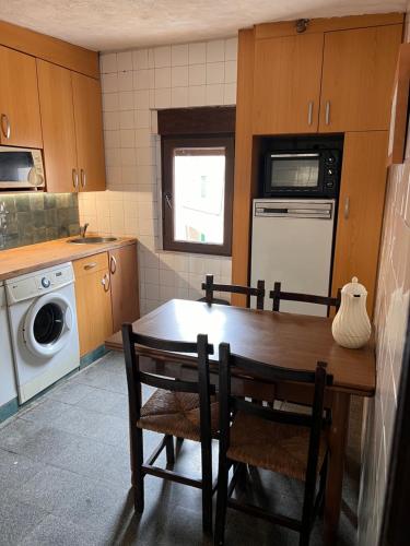 casa rural MATATARDE in Poza De La Sal