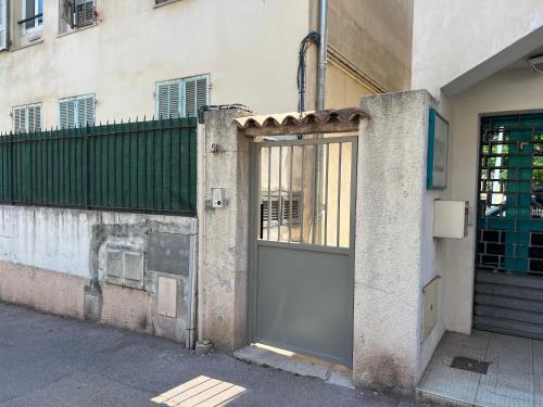 Studio tout équipé (Studio tout equipe) in Mantega