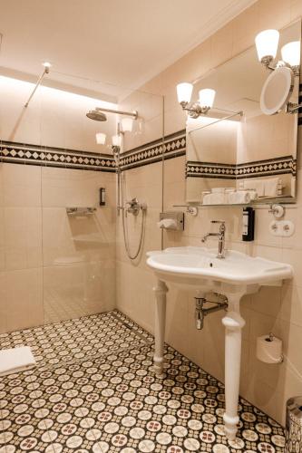 Hotel Stefanie - image 14