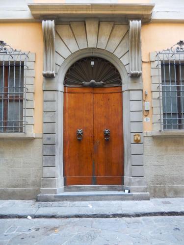 Stunning Apt 5min Walk to Duomo - image 9