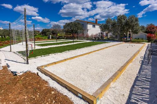 Villa Sunshine - Private Heated Pool & Sport Fields - image 5