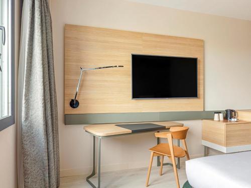 Executive Double Room with Sofa image 9