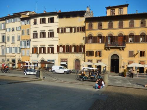 Great Location Just Infront of Pitti Palace - image 12