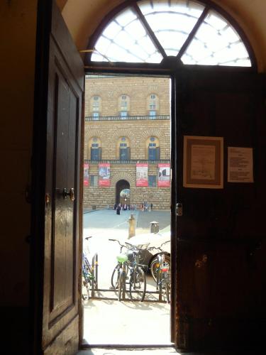 Great Location Just Infront of Pitti Palace - image 6