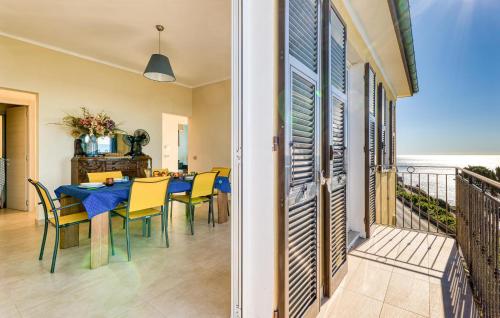 2 bedrooms, 6 beds