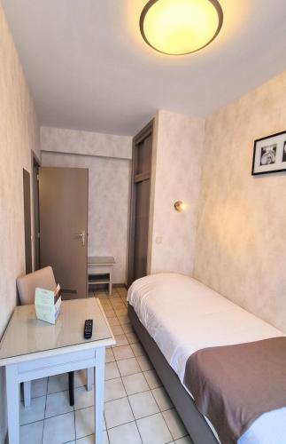 Hotel De Golf - image 5