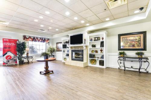 Előcsarnok, OYO Townhouse Oklahoma City Airport near White Water Bay