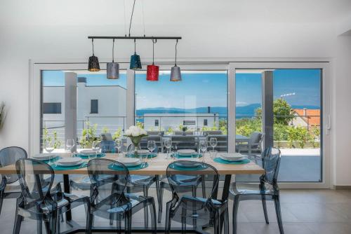 Deluxe villa with swimming pool, whirlpool on the roof terrace with a beautiful sea view - by TRAVEL in Gabonjin