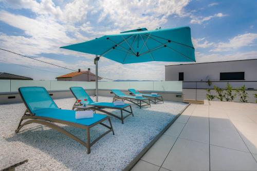 Deluxe villa with swimming pool, whirlpool on the roof terrace with a beautiful sea view - by TRAVEL in Gabonjin