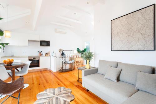 Bica Blue 1BR Loft w Riverview n AC by LU Holidays, Lissabon