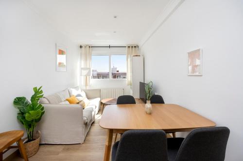 Amazing 3bdr Apt In Cornella 1 Mins From Metro 2