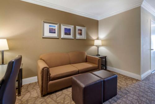 Comfort Suites San Clemente Beach - main image