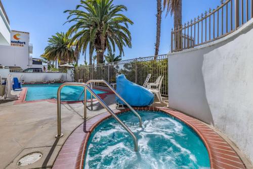 Comfort Suites San Clemente Beach - image 13