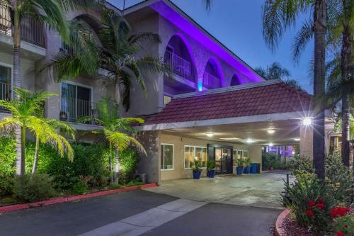 Exterior view of Comfort Inn Escondido San Diego North County