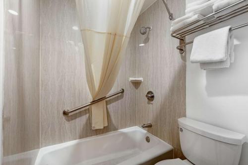 Rodeway Inn Carson - Los Angeles South - image 3