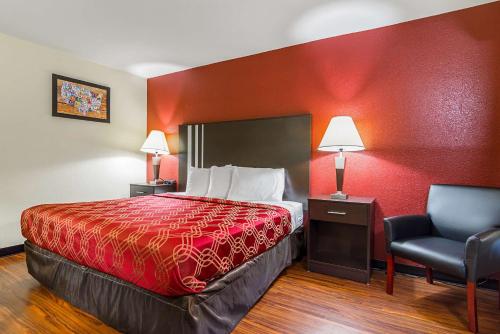 Econo Lodge Research Triangle Park - image 6