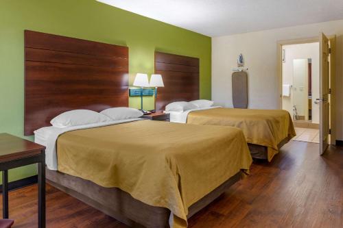 2 double beds