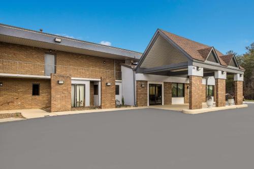 Quality Inn Asheville Airport - Accommodation - Fletcher