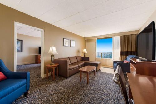 Comfort Inn South Oceanfront - image 2