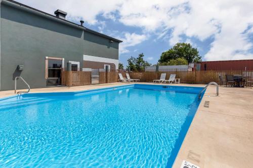 สระว่ายน้ำ, Quality Inn Washington NC in วอชิงตัน (NC)