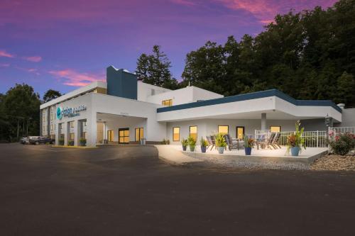 Clarion Pointe Sylva near Cherokee Area in Dillsboro, USA