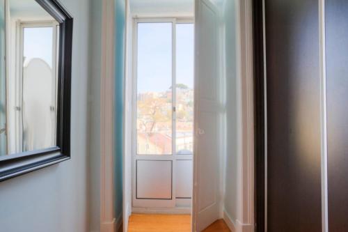 Lisbon Martim Moniz Apartment - image 11