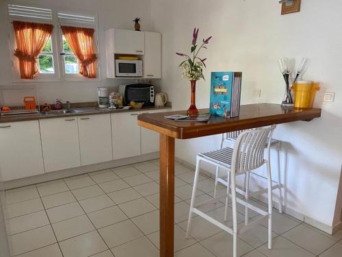 Ti Zabricot by Les Gites d Olive in Berard