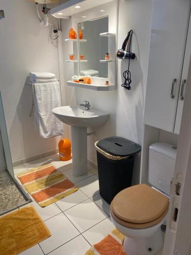 Bathroom, Ti Zabricot by Les Gites d Olive in Berard
