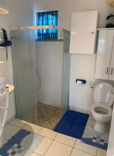 Bathroom, Ti Dlo by Les Gites d Olive in Berard
