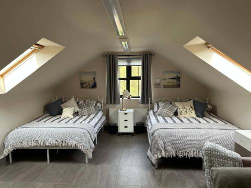 . Omagh Studio b&b with Continental Breakfast Inc