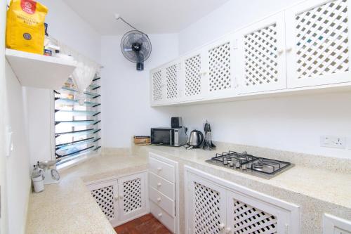 Kitchen, Luxury Ocean Apartment in Malindi