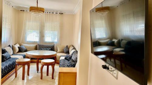 apartment for family in 레 아미칼레스