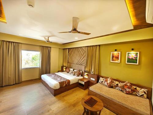 room detail thumbnail 1