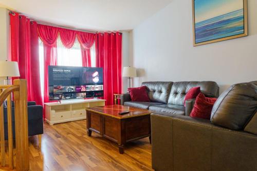 entire house THE BLUE DOOR with garage access in 大草原區