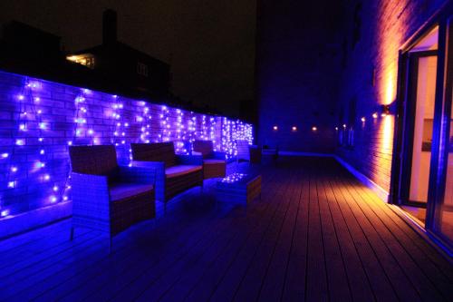 Shoreditch Hoxton 2 Bed 2 Bath with Large Terrace (F2 PW) - image 11