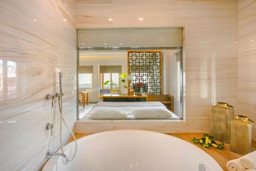 Superior Suite image 2