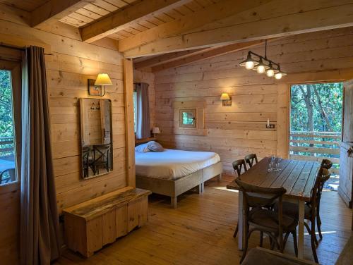 Les Cabanes Dans Les Bois Logis Hotel