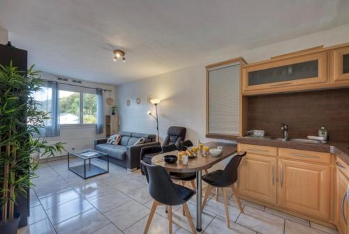 ห้องครัว, Le Giérois - Gare - Parking (Le Gierois - Gare - Parking) in กีรส์