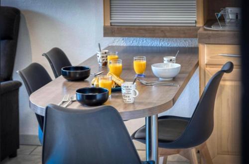 บริการและสิ่งอำนวยความสะดวก, Le Giérois - Gare - Parking (Le Gierois - Gare - Parking) in กีรส์