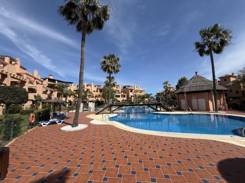สระว่ายน้ำ, Modern 2 bedroom apartment - Hacienda Del Sol in อตายาลา อิสดาเบ