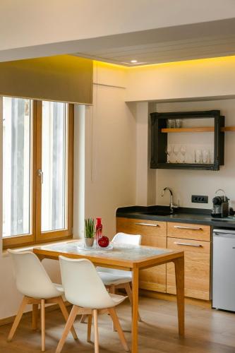 Deluxe Suite image 5