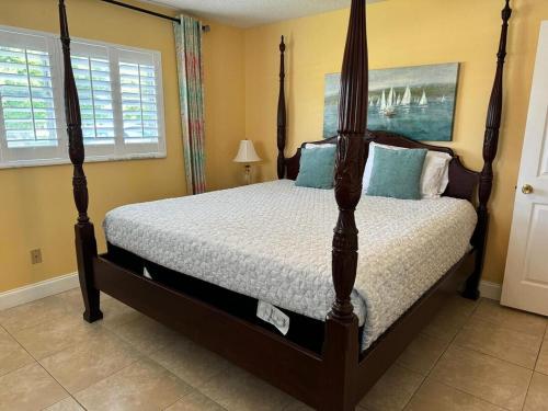 Two-Bedroom House image 9