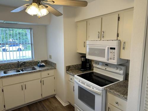 Two-Bedroom House image 6