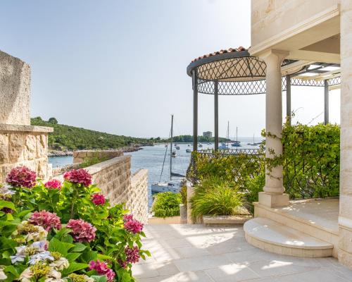 Exterior view, Villa Divari Mirista in Mirista