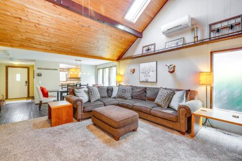 Pet-Friendly Ocean Park Rental w/ Outdoor Fire Pit in Ocean Park (WA)