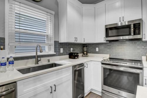 Grand Pavilion 71 by Wild Dunes, Home in Resort Core with Amenity Access in Isle of Palms, USA