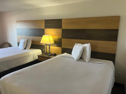 Rodeway Inn - image 8